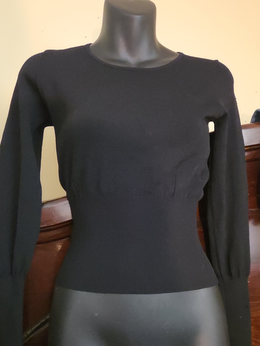 Black Fitted Long-Sleeve Women's Top